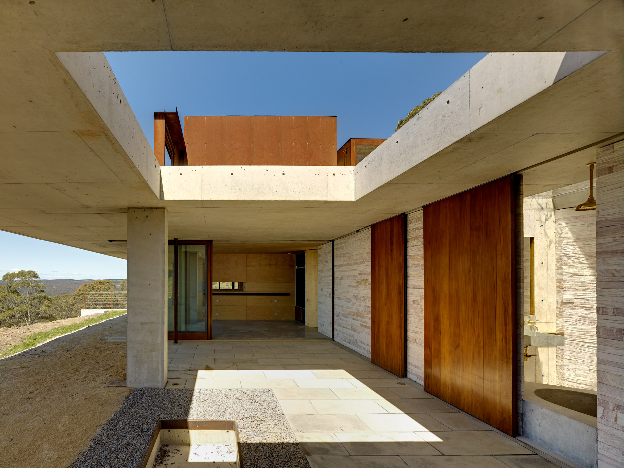 Invisible house 